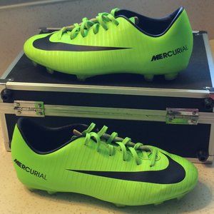 Kids Nike Cleats - 5Y